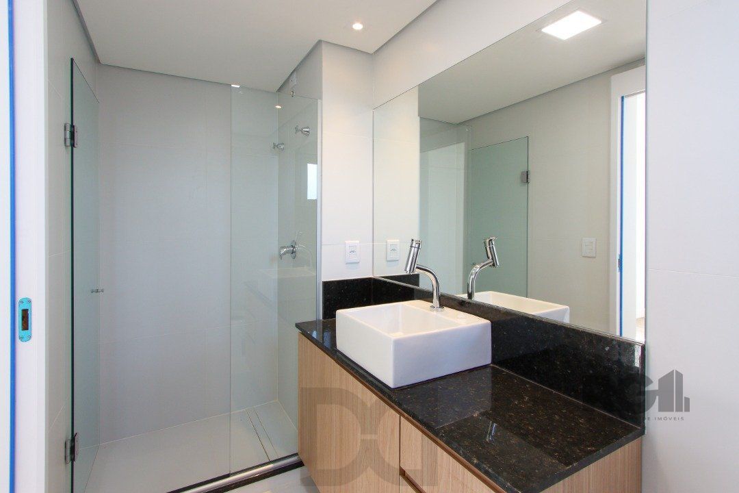 Apartamento em Porto Alegre no Bairro Petrópolis, de 2 quartos, semi mobiliado. — foto 23