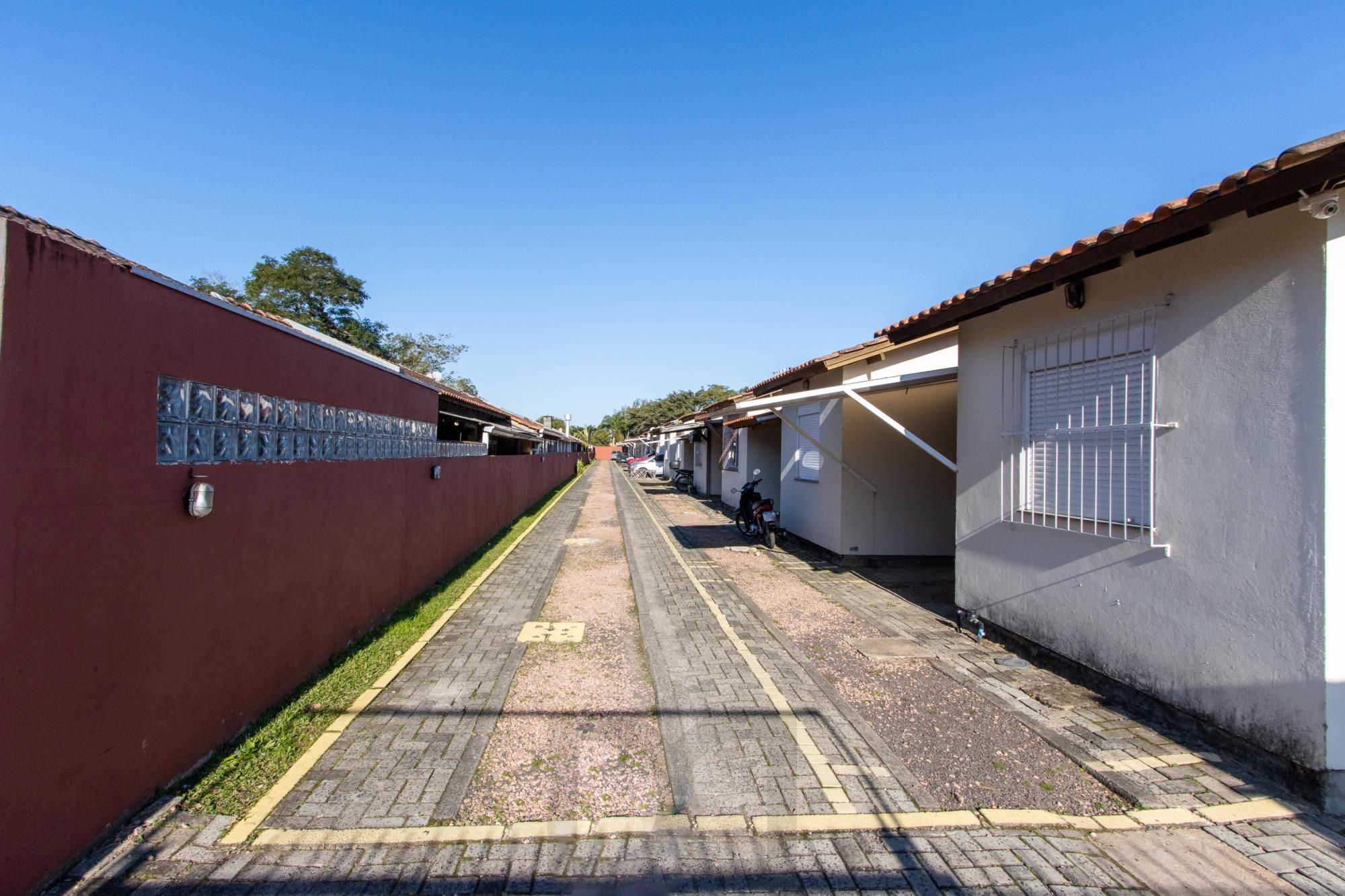 Casa de condomínio, 2 dormitórios, 1 banheiro e 1 vaga de garagem. — foto 3