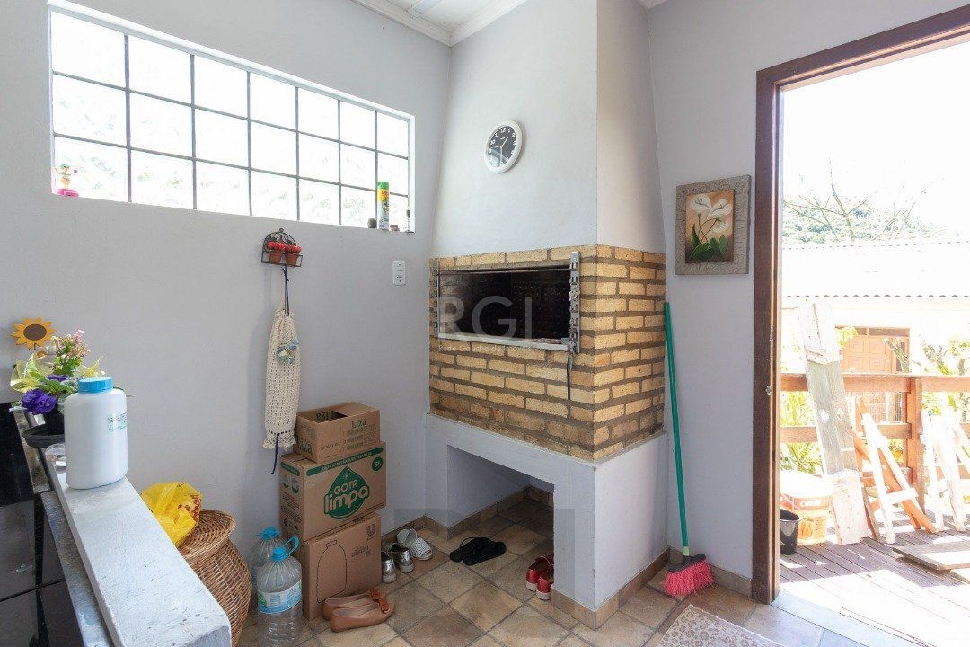 Casa para Venda - 370m², 4 dormitórios, sendo 1 suites, 6 vagas - Lomba do Pinheiro — foto 12