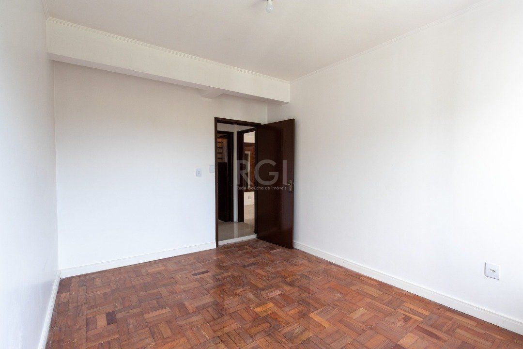 Casa para Venda - 454.7m², 5 dormitórios, sendo 1 suites, 8 vagas - Teresópolis — foto 37