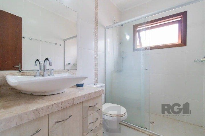 Casa em condomínio na zona sul, 3 quartos, suíte, lareira, churrasqueira, 2 vagas de garagem coberta. — foto 13