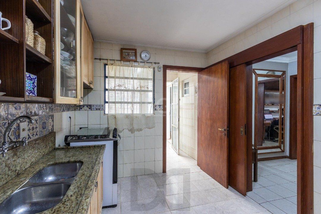 Casa para Venda com 3 dormitórios, sendo 1 suites e 4 vagas no bairro Ipanema — foto 16