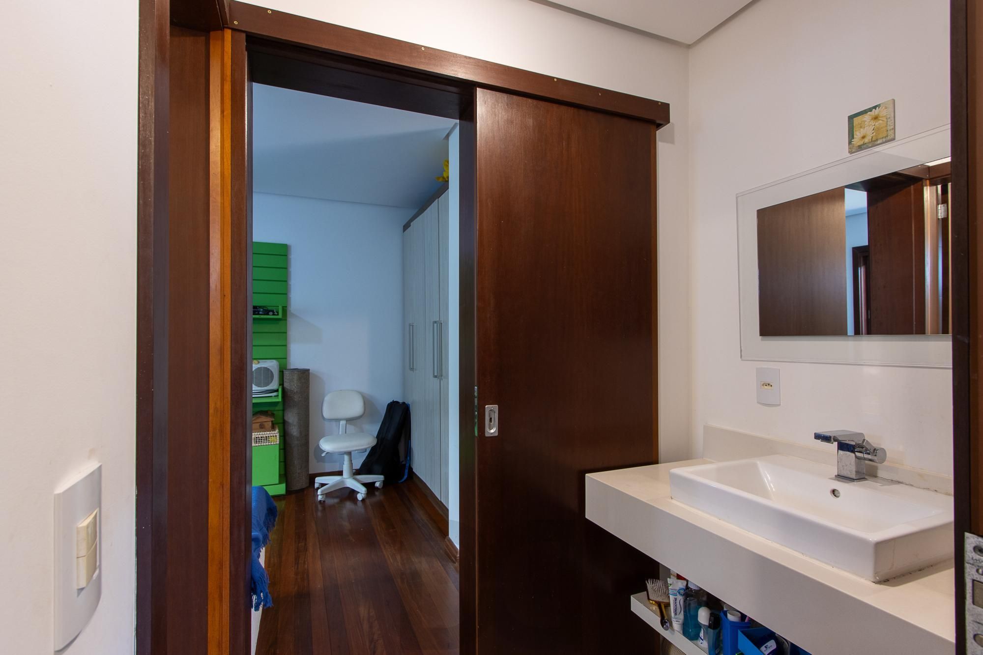 Casa no Condominio Terra Ville. 3 suites, com fundo para o lago. — foto 19