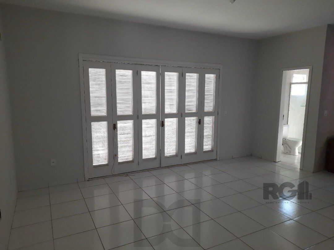 Oportunidade Imperdível: Prédio com 4 Apartamentos, Pátio e 2 Vagas de Garagem — foto 4