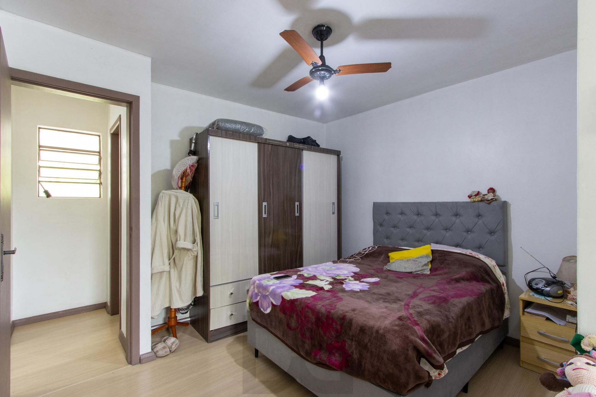 Casa ampla de 2 pavimentos com 4 dormitórios, 1 suite e 4 vagas no bairro Santa Tereza! — foto 46