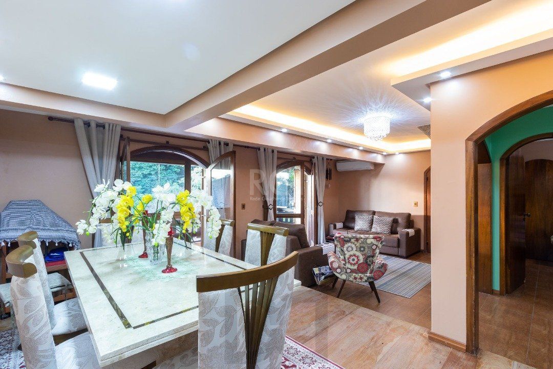 Casa para Venda - 232.5m², 3 dormitórios, sendo 1 suites, 4 vagas - Nonoai — foto 4