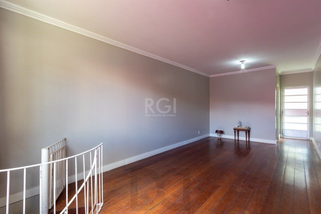 Casa para Venda - 202m², 3 dormitórios, sendo 1 suites, 2 vagas - Cristal — foto 6