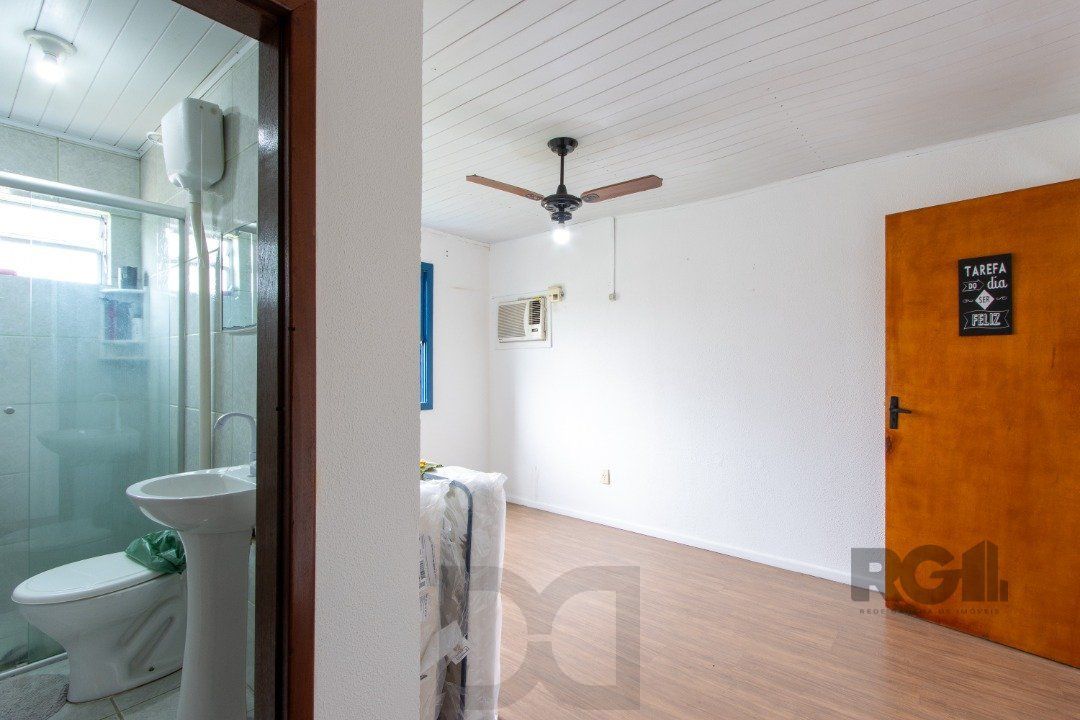 Casa térrea, 3 quartos, edícula, com 2 suites, pátio - Bairro Guarujá — foto 47