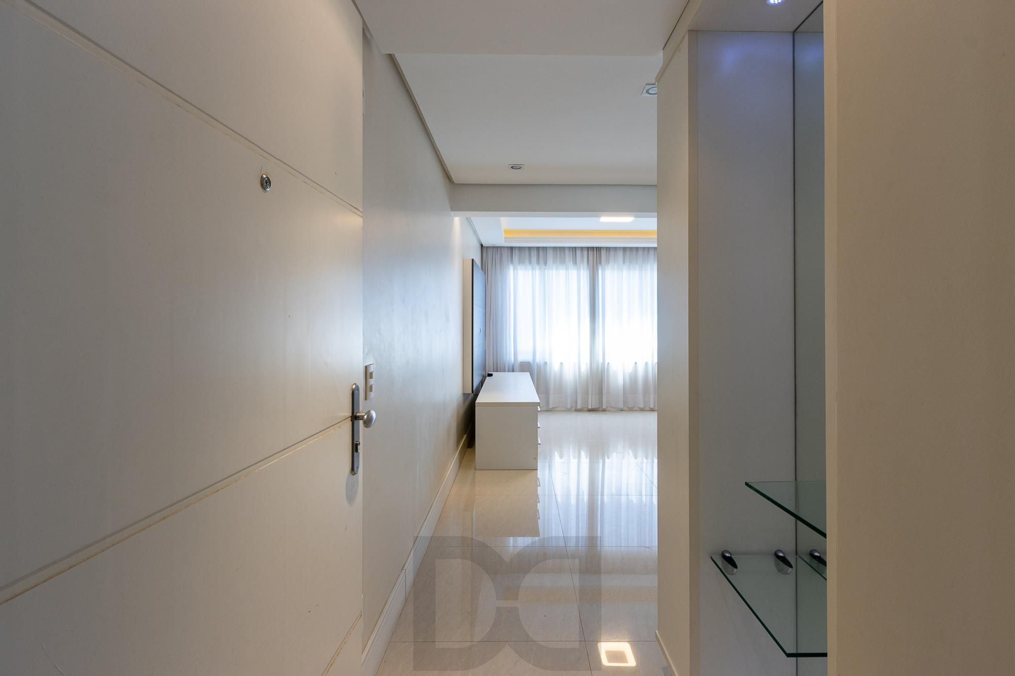 Apartamento de 3 dormitórios, 1 suíte e 2 vagas escrituradas no bairro Tristeza. — foto 2