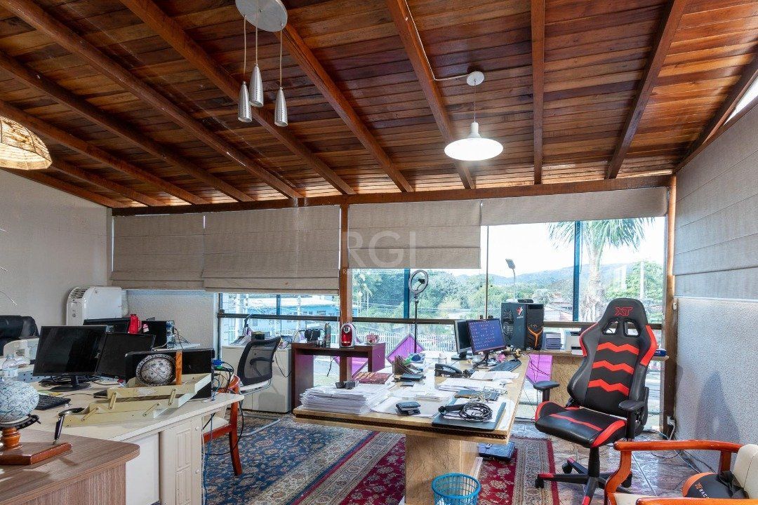 Sobrado para Venda - 300m², 3 dormitórios, sendo 1 suites, 3 vagas - Cavalhada — foto 40