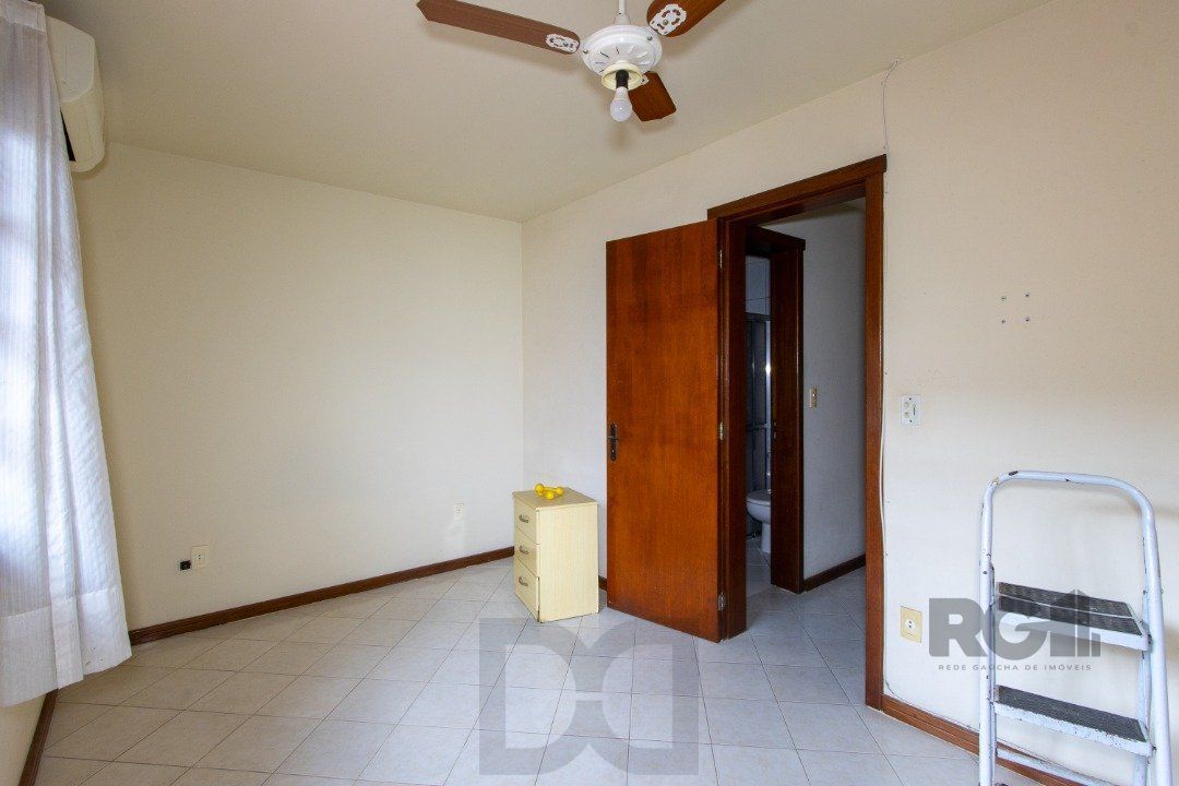 Casa em Condomínio na Zona Sul, no bairro Hípica, com 2 dormitórios, living para dois ambientes, cozinha mobiliada, lavabo — foto 31