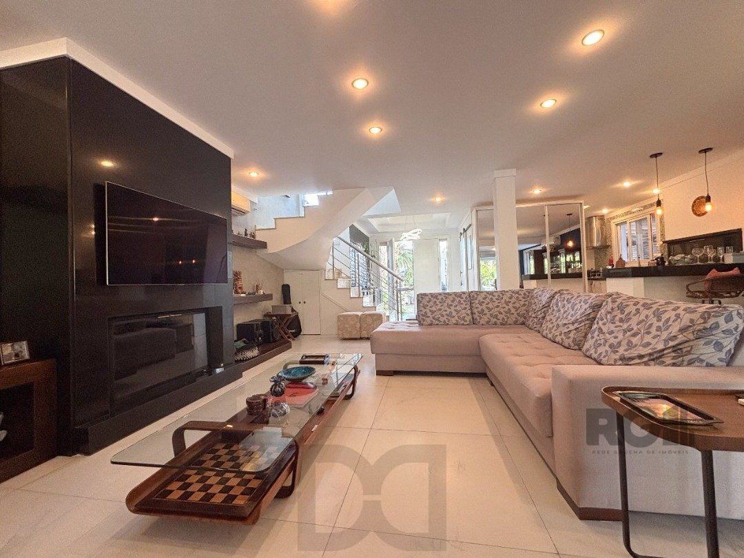 Casa em condomínio com pátio, piscina, 3 suítes e 2 vagas — foto 5