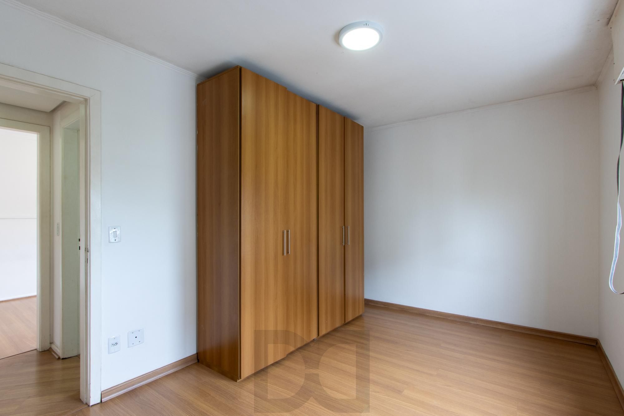 Cobertura com 137m², no Bairro Cristal, de 2 dormitórios, sento uma suíte, ampla sacada, churrasqueira, vista panorâmica, vaga coberta. — foto 20