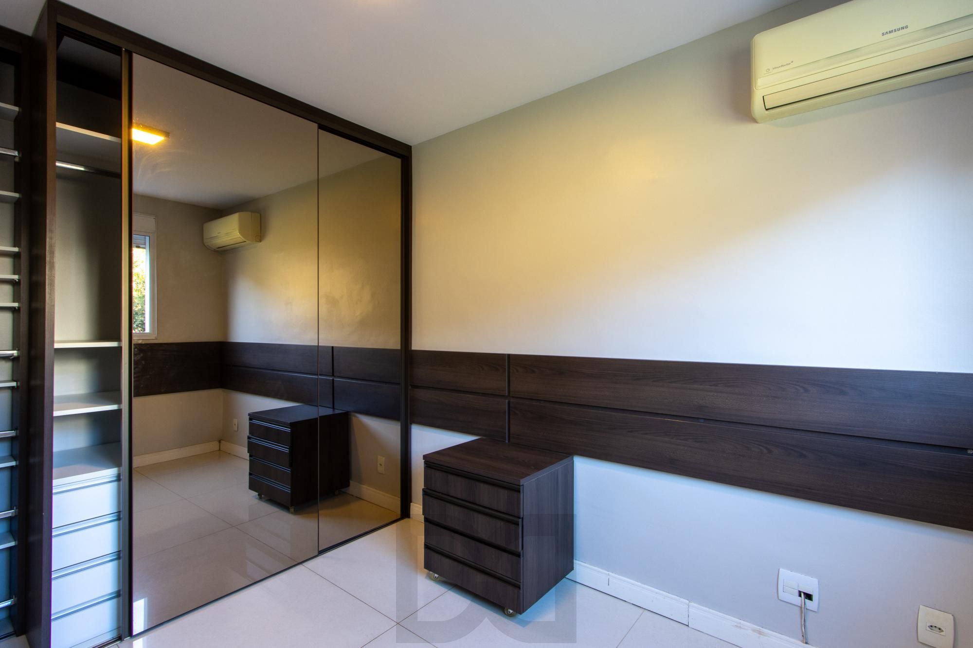 Apartamento de 2 dormitórios, para venda no bairro Teresópolis. — foto 24