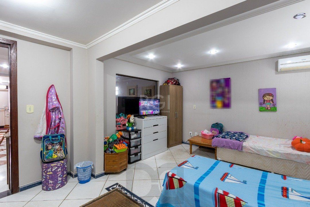 Sobrado para Venda - 300m², 3 dormitórios, sendo 1 suites, 3 vagas - Cavalhada — foto 35