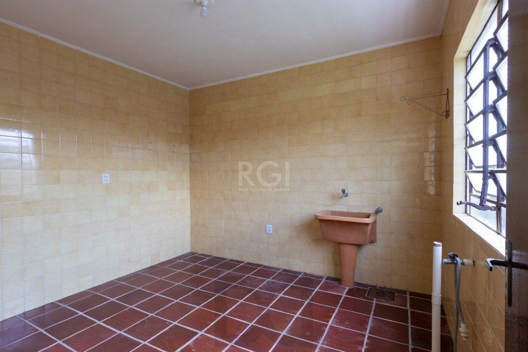 Casa para Venda - 454.7m², 5 dormitórios, sendo 1 suites, 8 vagas - Teresópolis — foto 48