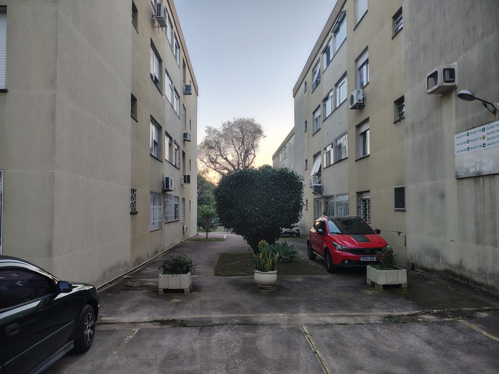 Apartamento de 2 quartos, living para 2 ambientes, banheiro social e 1 vaga escriturada. — foto 17