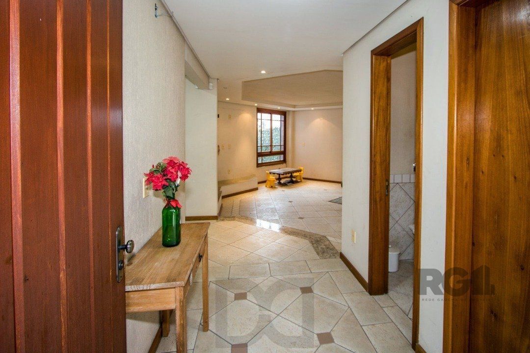 Sobrado com 6 suites, lareira, lavabo, pátio - Bairro Belém Velho — foto 5