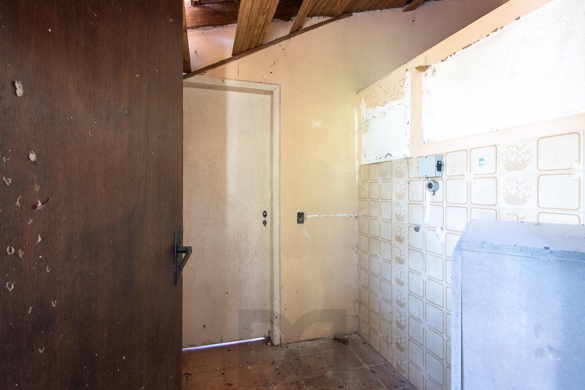 Casa para Venda - 320m², 3 dormitórios, sendo 1 suites, 4 vagas - Cristal — foto 9