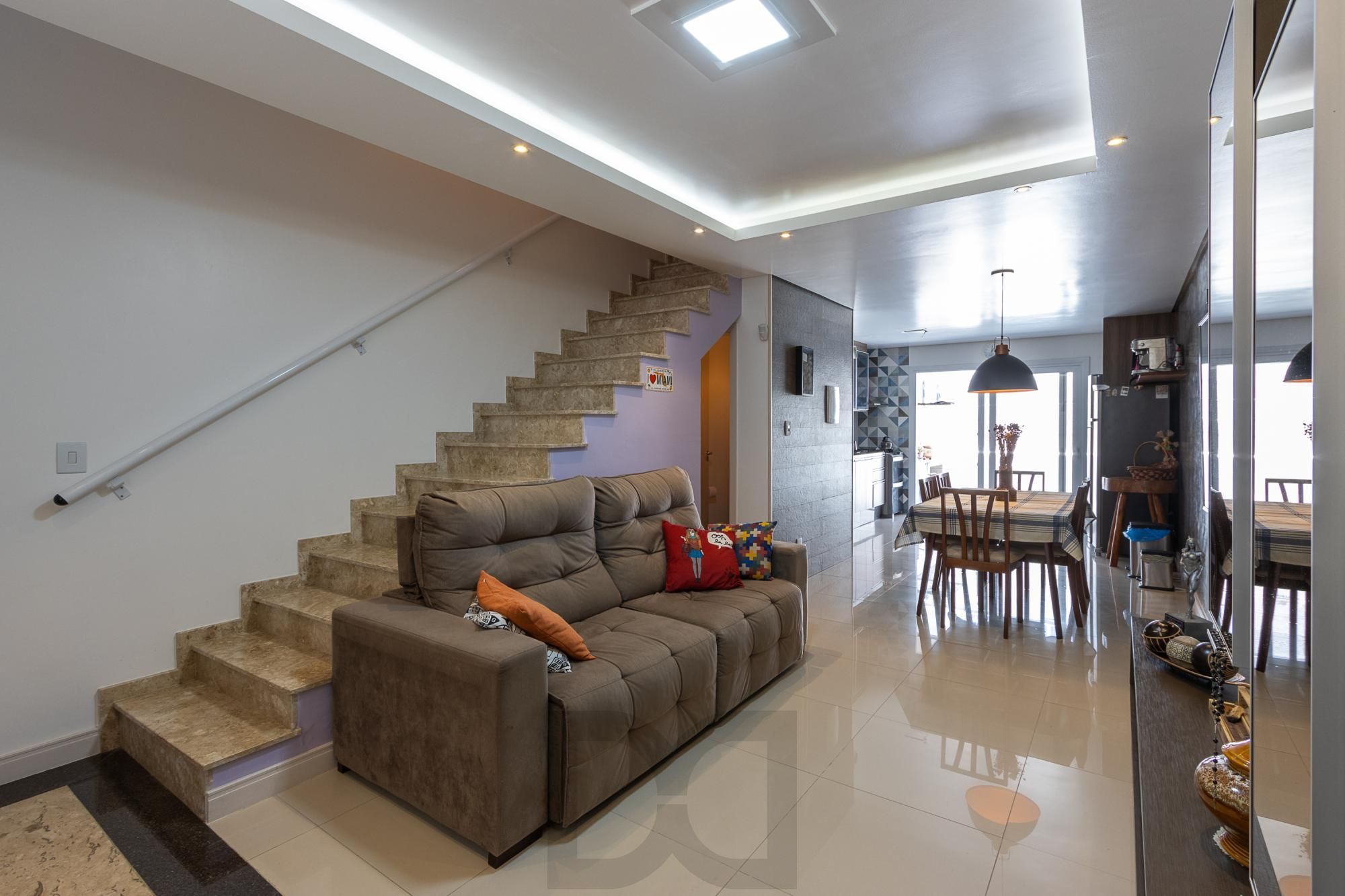 Sobrado com 2 suites e 2 vagas de garagem - Bairro Guarujá — foto 5