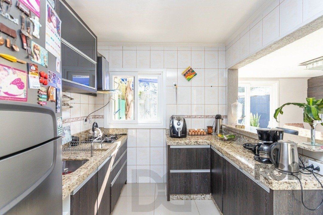 BELÍSSIMA CASA 3 SUÍTES NO CORAÇÃO DO BAIRRO TRISTEZA — foto 7