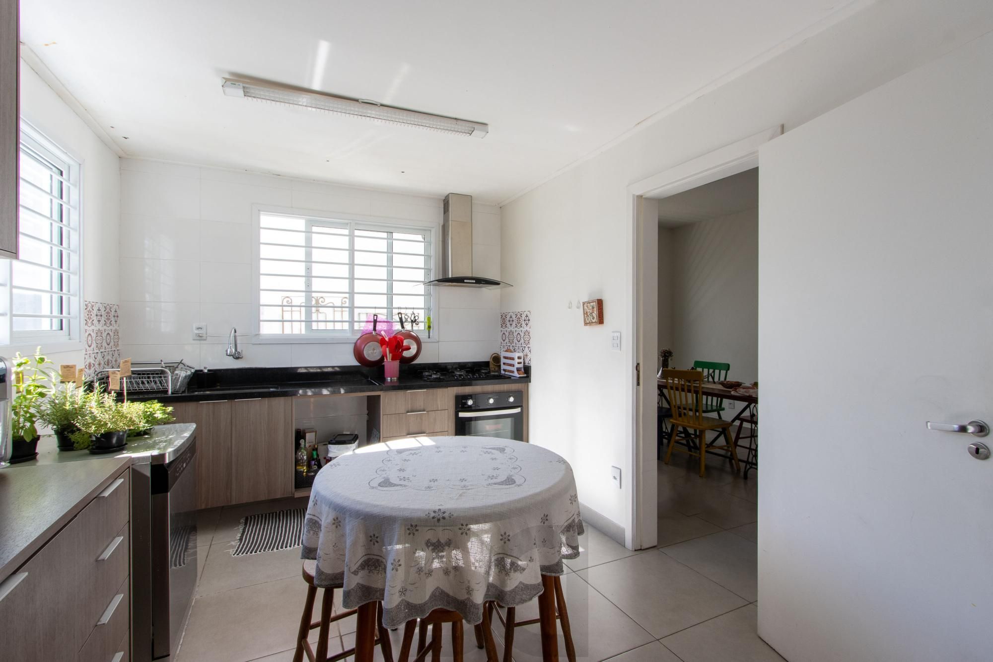 Casa 3 Dormitórios no Bairro Tristeza com 2 Vagas de Garagem — foto 18