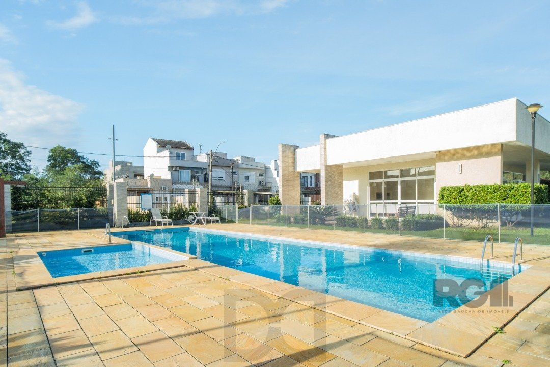 Casa de Condomínio com Arquitetura Exclusiva e Ambientes Sofisticados — foto 53