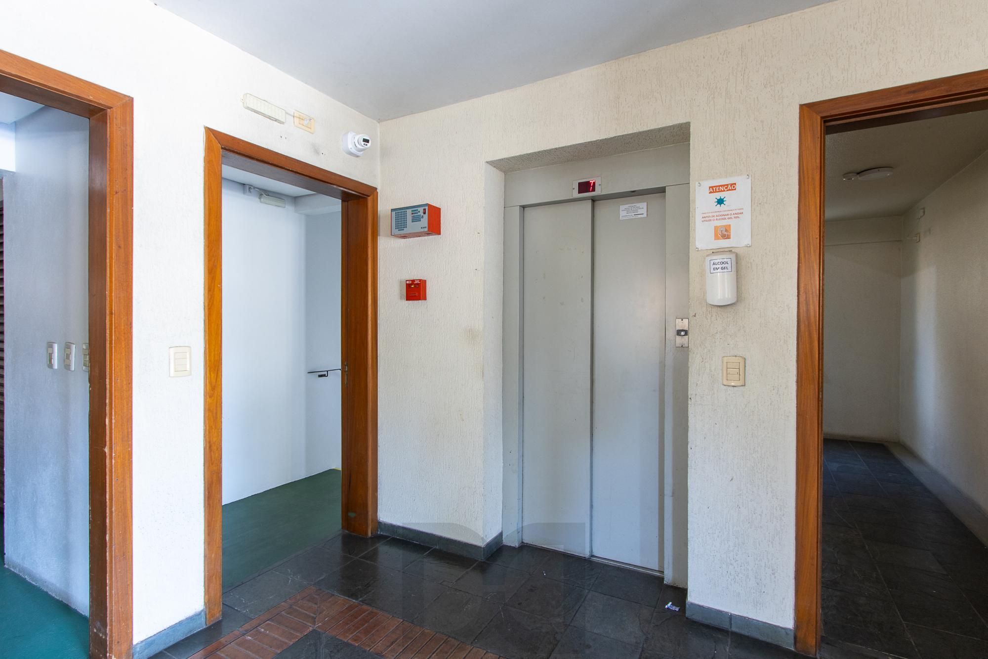 Apartamento de 2 dormitórios, 1 suíte e 2 vagas de garagem no bairro Tristeza. — foto 39