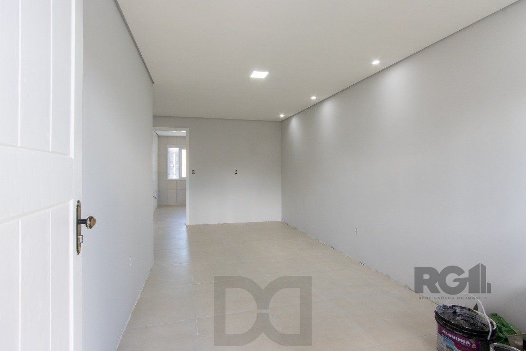 Casa no Bairro Hípica, 100% reformada, 2 dormitórios, 1 vaga de garagem. — foto 3