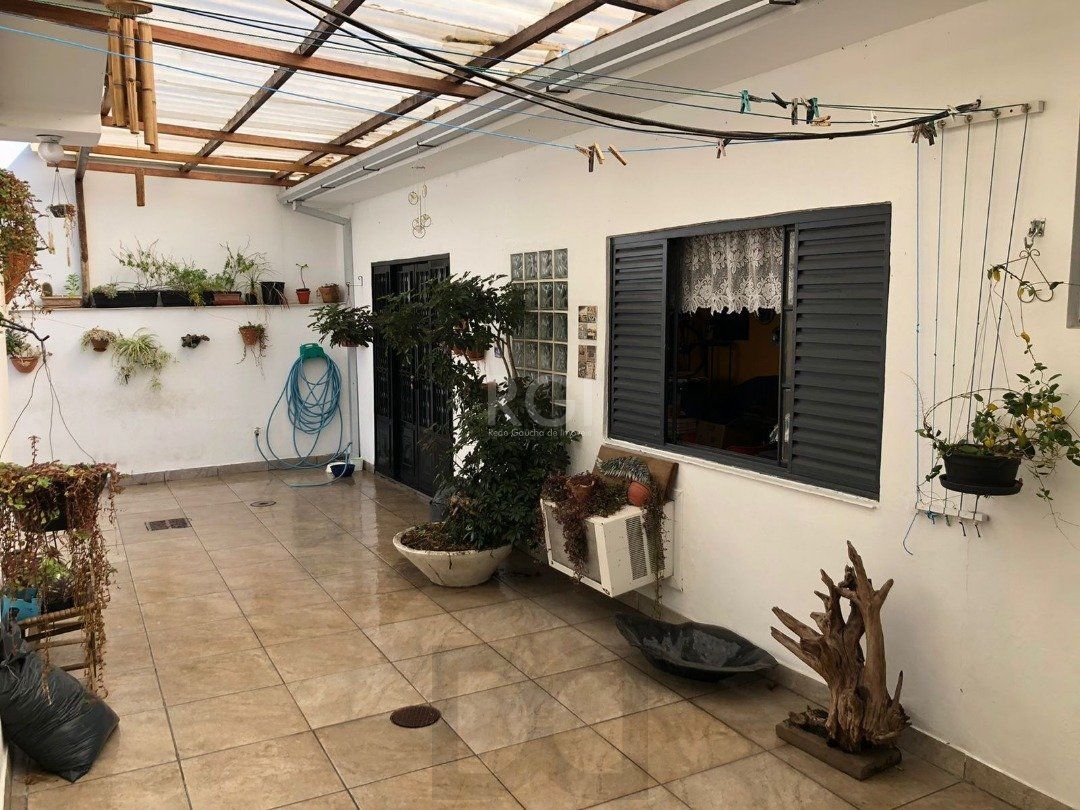 Casa para Venda com 3 dormitórios, sendo 1 suites e 3 vagas no bairro Guarujá — foto 30