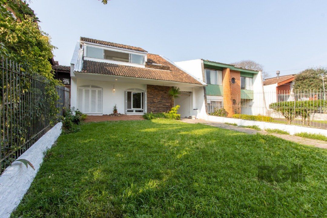 Casa para Venda - 337m², 3 dormitórios, sendo 1 suites, 3 vagas - Cristal — foto 1