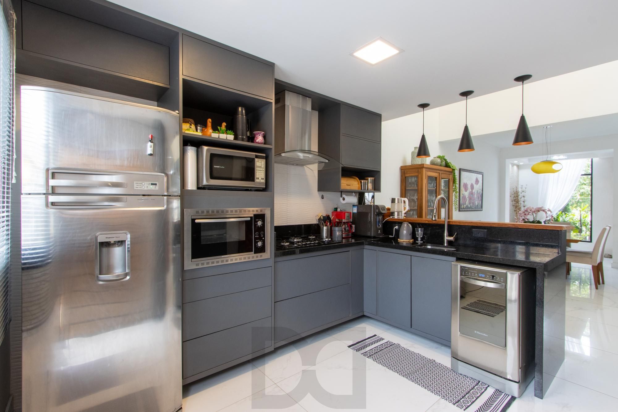 Excelente casa de alvenaria, 4 dormitórios, 2 suítes e 2 vagas de garagem. — foto 11