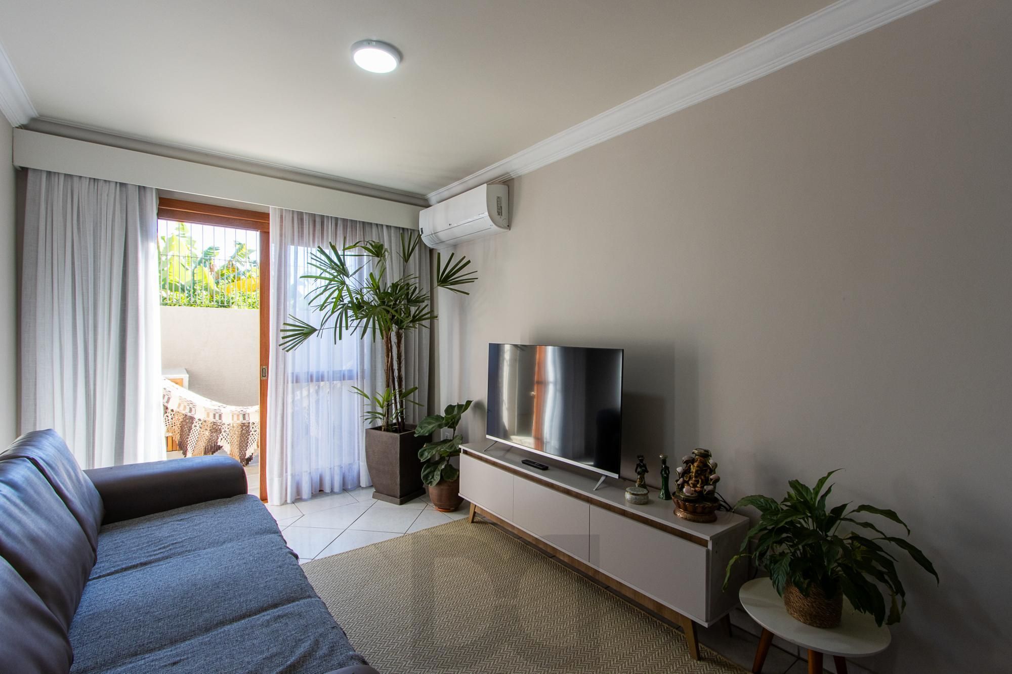 Casa em condomínio fechado, 104m² privativos, 2 quartos, 1 vaga, bairro Camaquã — foto 2
