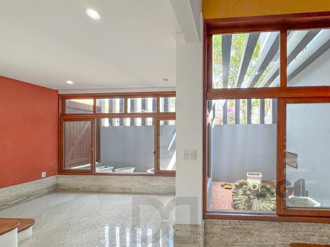 Com 4 suítes espaçosas, incluindo uma master com closet, — foto 13