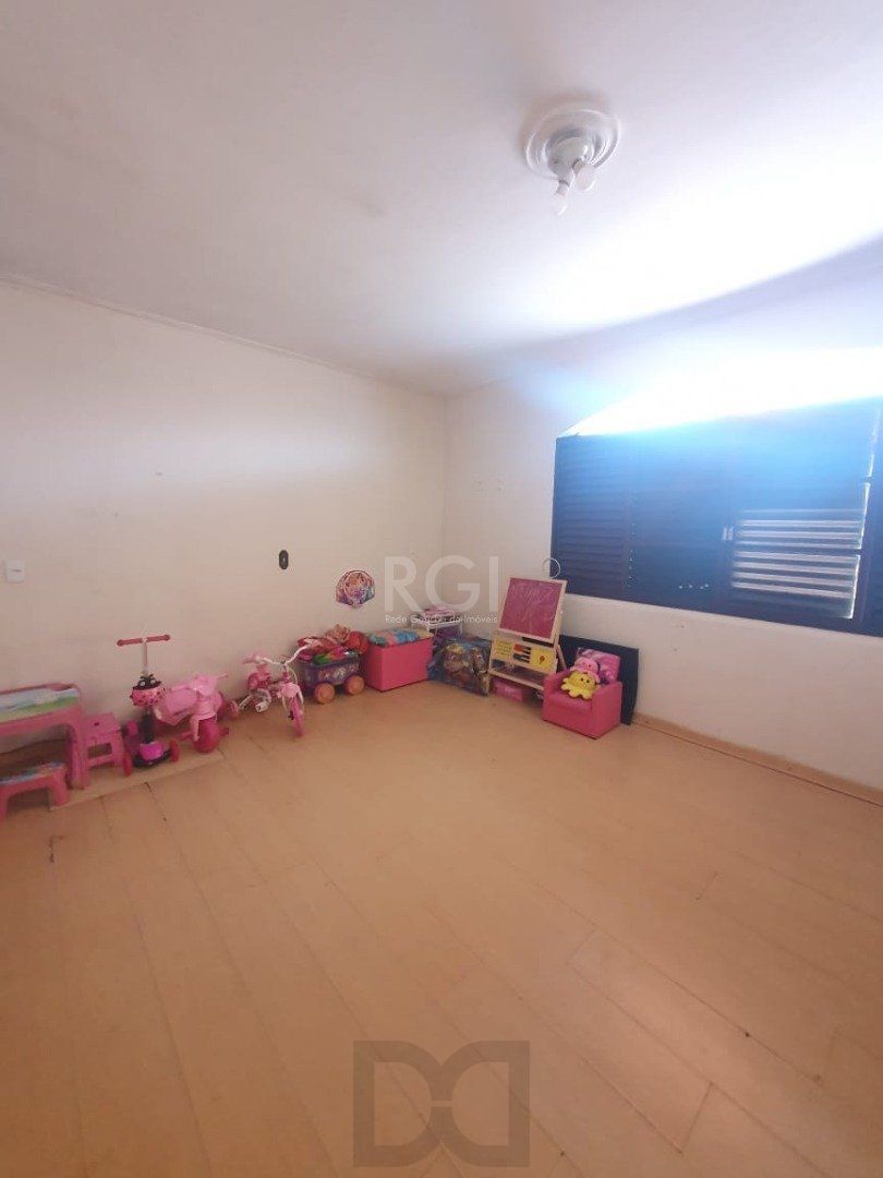 Casa para Venda - 226.9m², 5 dormitórios, sendo 2 suites, 5 vagas - Teresópolis — foto 8
