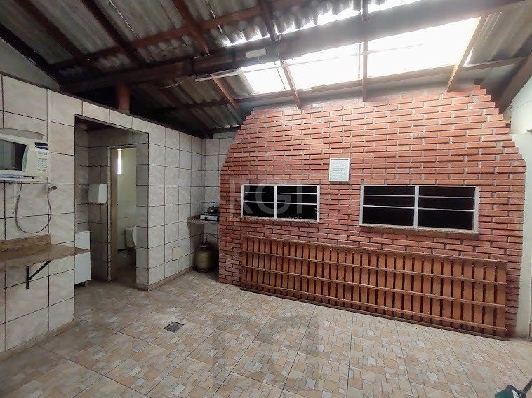 Apartamento de 2 dormitórios, 1 vaga, no bairro Camaqua. — foto 14