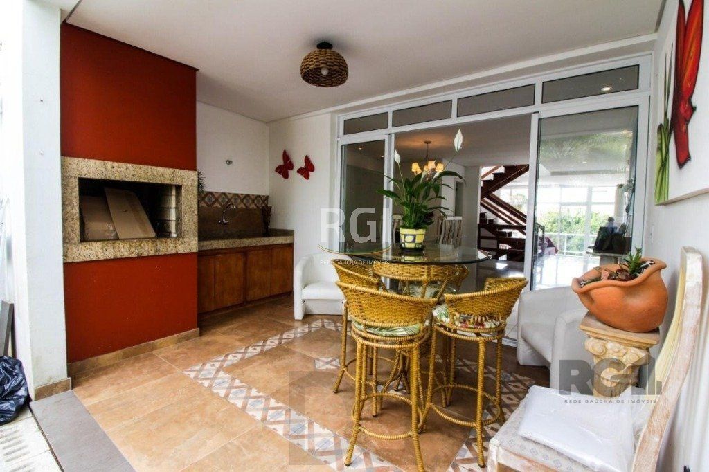 Casa para Venda - 300m², 3 dormitórios, sendo 1 suites, 4 vagas - Teresópolis — foto 8