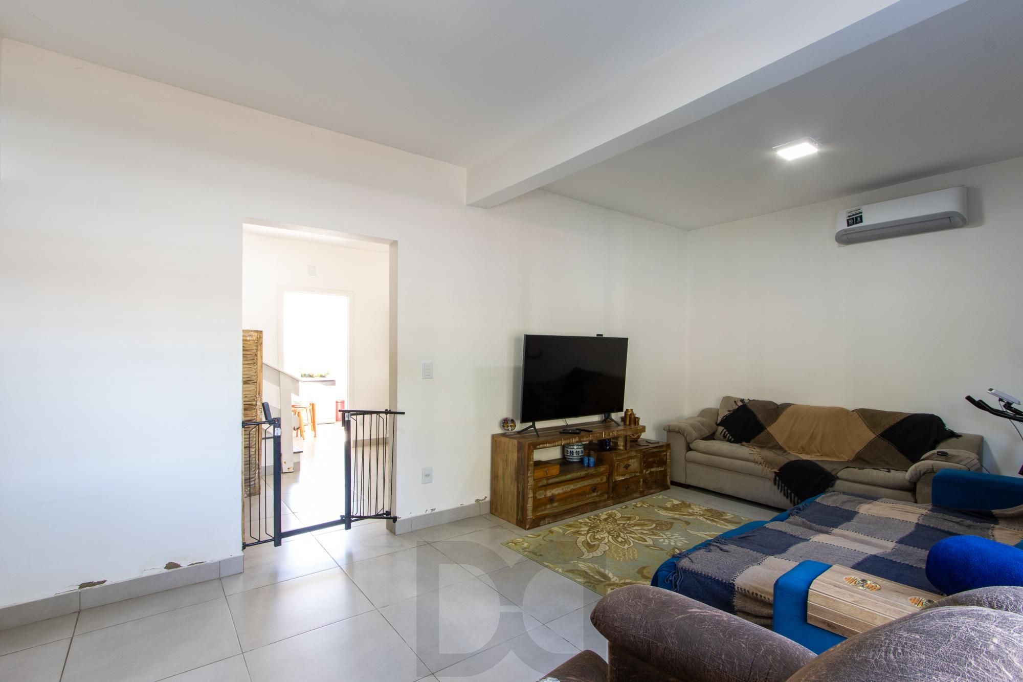 Casa 3 Dormitórios no Bairro Tristeza com 2 Vagas de Garagem — foto 5