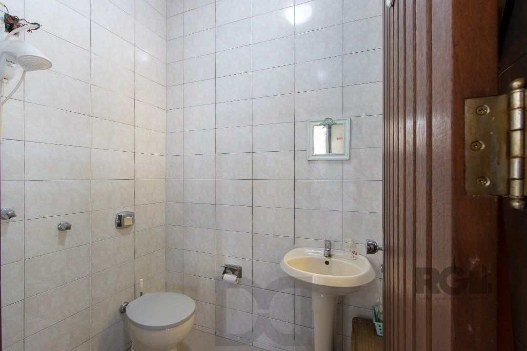 Casa para Venda - 300m², 3 dormitórios, sendo 1 suites, 4 vagas - Nonoai — foto 22