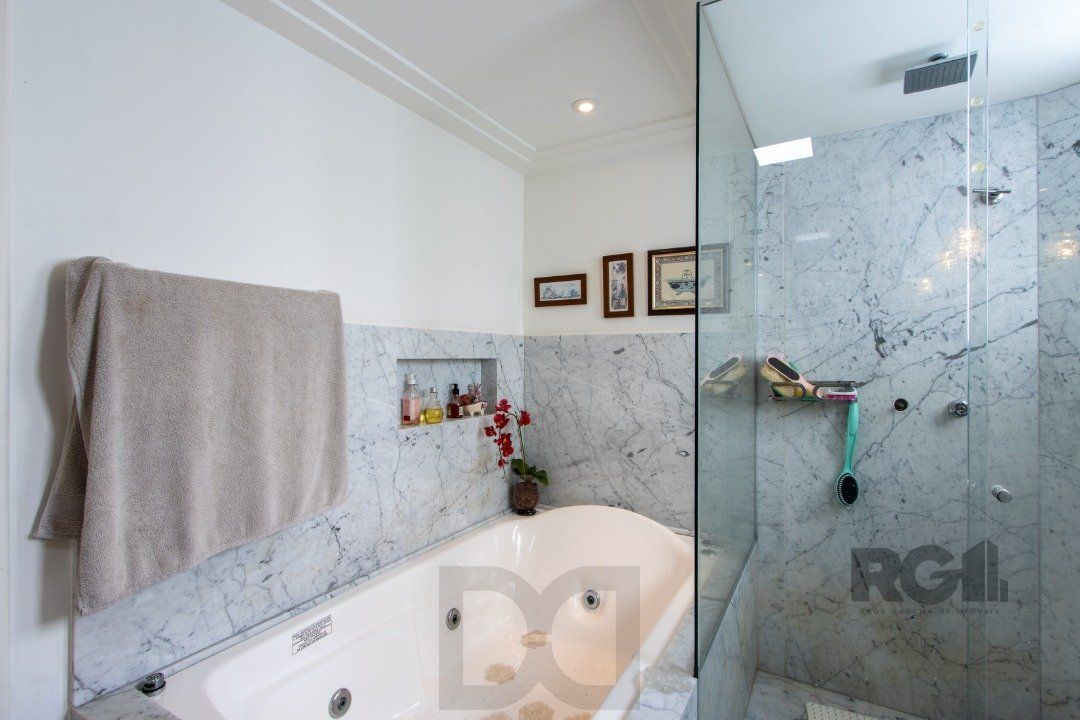 Casa em condominio . com 6 suites, sendo 3 suítes master com closet e hidro. — foto 34