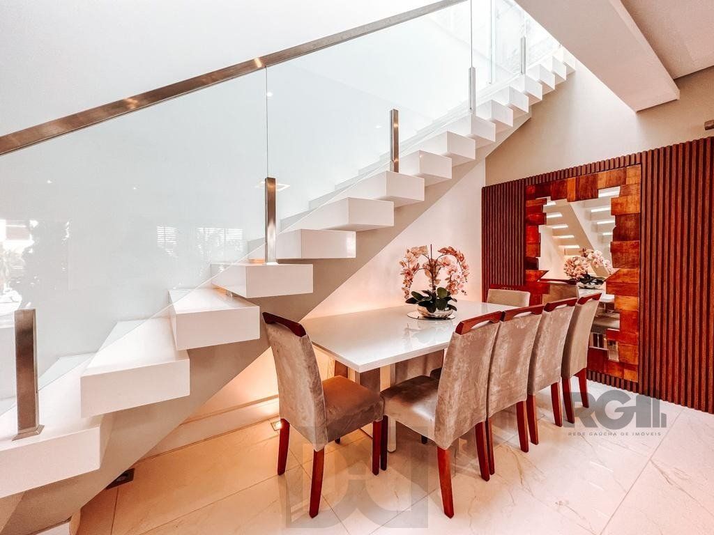 Excelente residência com aproximadamente 242m² privativos, — foto 8