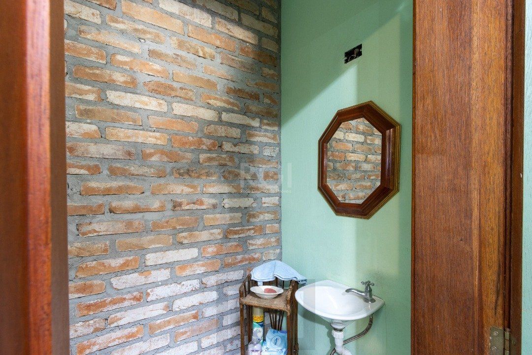 Casa para Venda - 244m², 3 dormitórios, sendo 1 suites, 2 vagas - Guarujá — foto 14