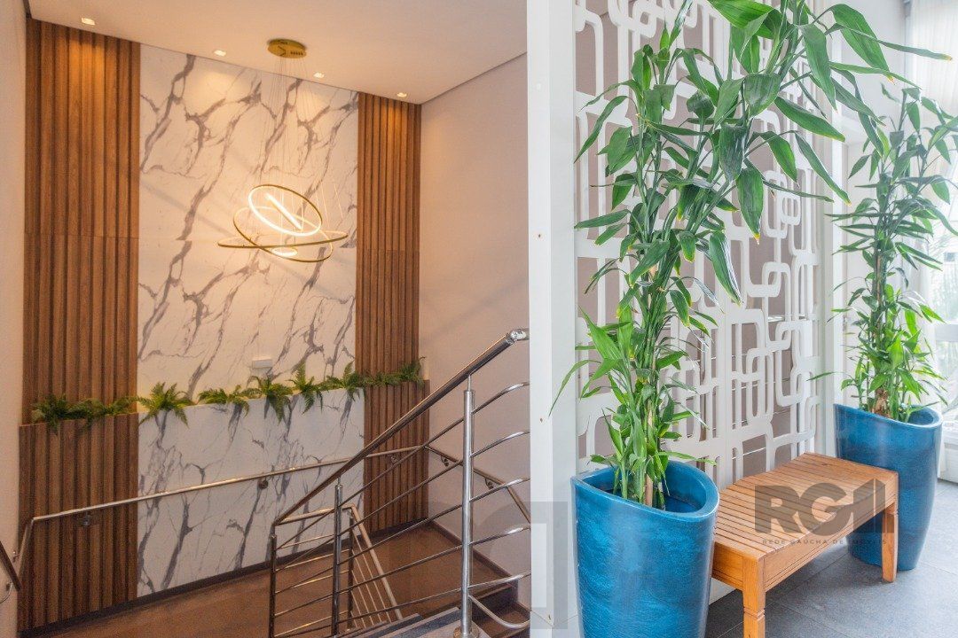 Casa impecável e mobiliada, com 3 niveis, possui 3 dormitórios sendo 1 suíte, 4 banheiros. — foto 42