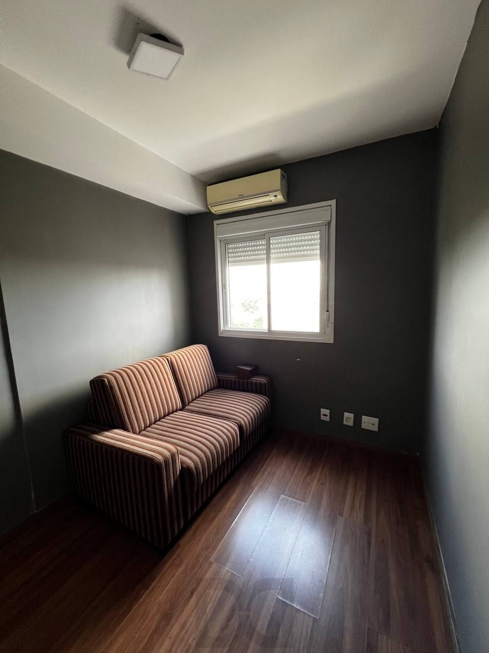 Apartamento de 3 dormitórios transformado em 2, 1 suíte e living com churrasqueira. — foto 8