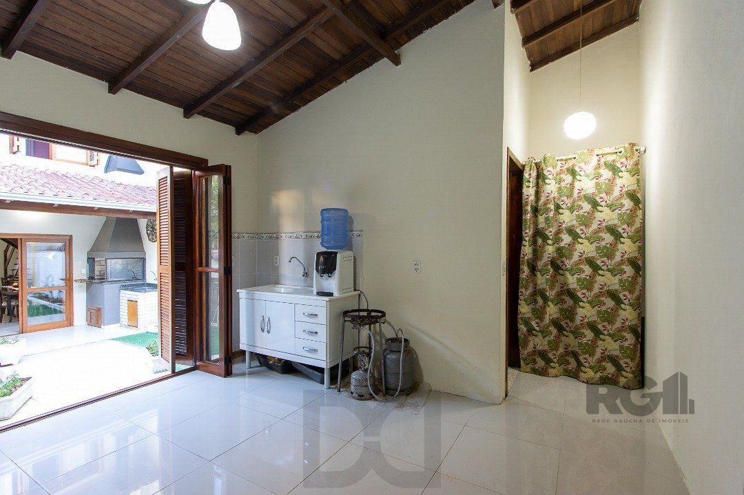 Casa para Venda - 300m², 5 dormitórios, sendo 1 suites, 4 vagas - Portal do Guarujá — foto 24
