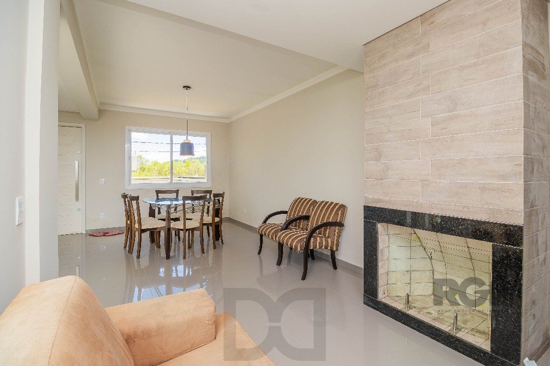 Sobrado, 185 metros quadrados privativo, com 3 quartos, 1 suíte, Living e cozinha integrados, lareira, churrasqueira, lavabo e 2 vagas de garagem. e 2 vagas de garagem — foto 8