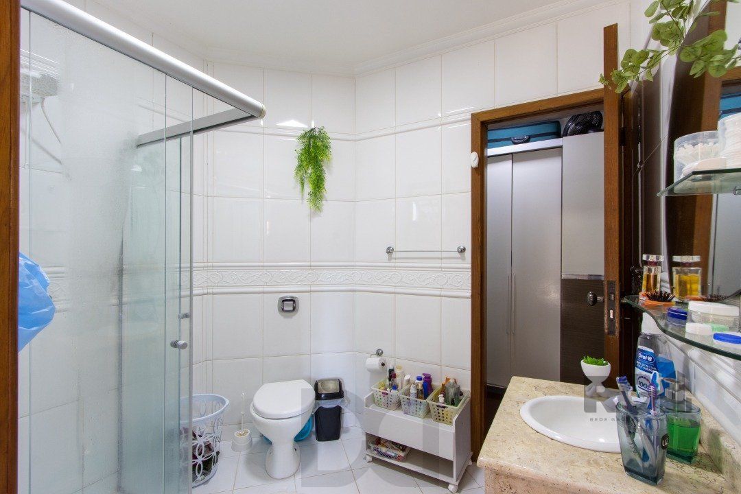 Casa de alvenaria, 3 quartos, 1 suíte, 4 banheiros e 5 vagas de garagem. — foto 50