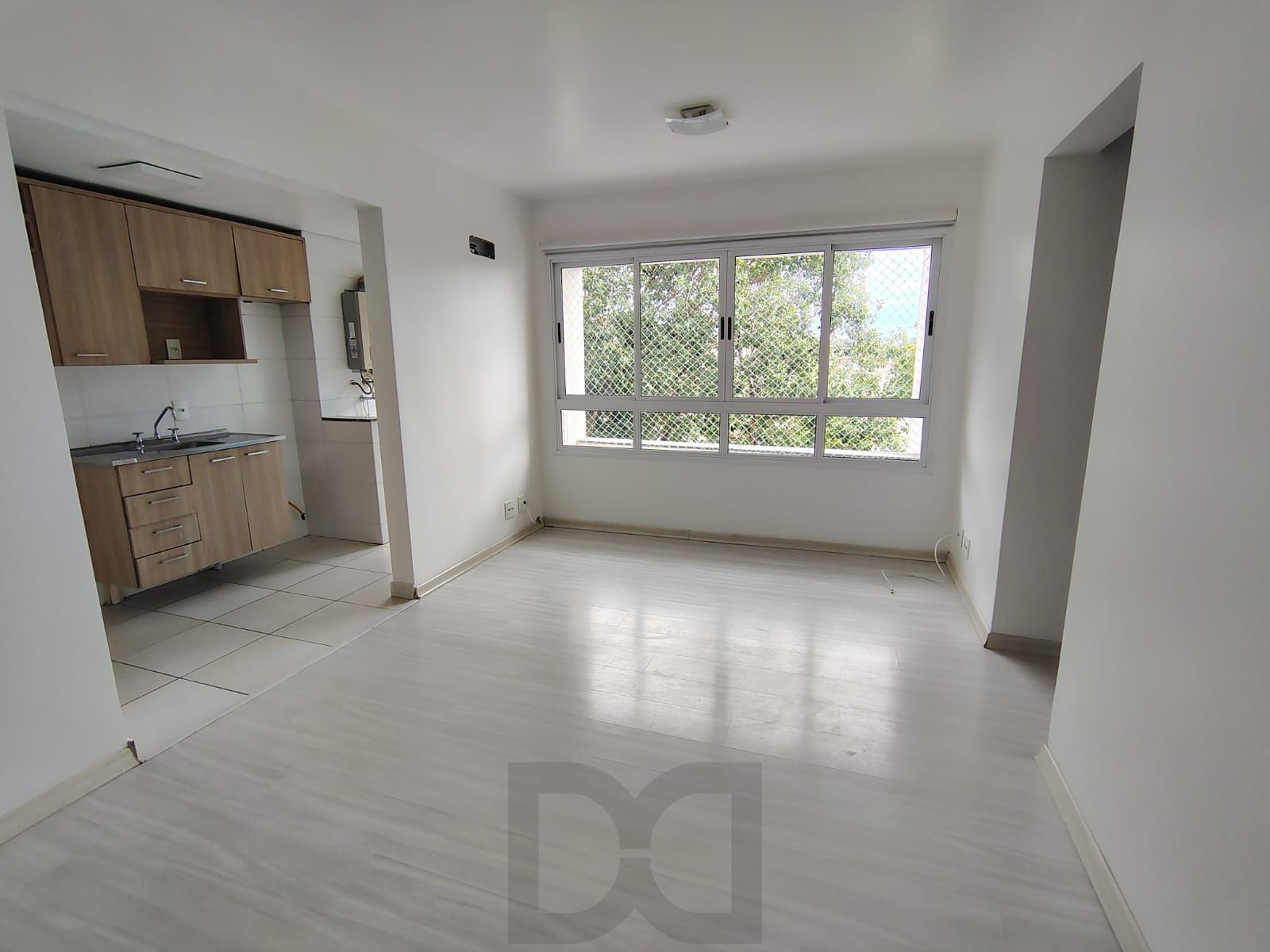 Apartamento de 2 dormitórios, living, cozinha planejada, área de serviço, banheiro social e 1 vaga de garagem escriturada. — foto 3