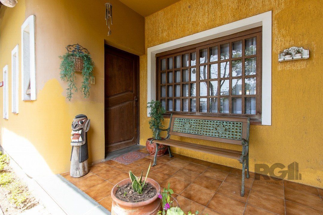 Casa para Venda - 300m², 3 dormitórios, sendo 1 suites, 4 vagas - Nonoai — foto 4