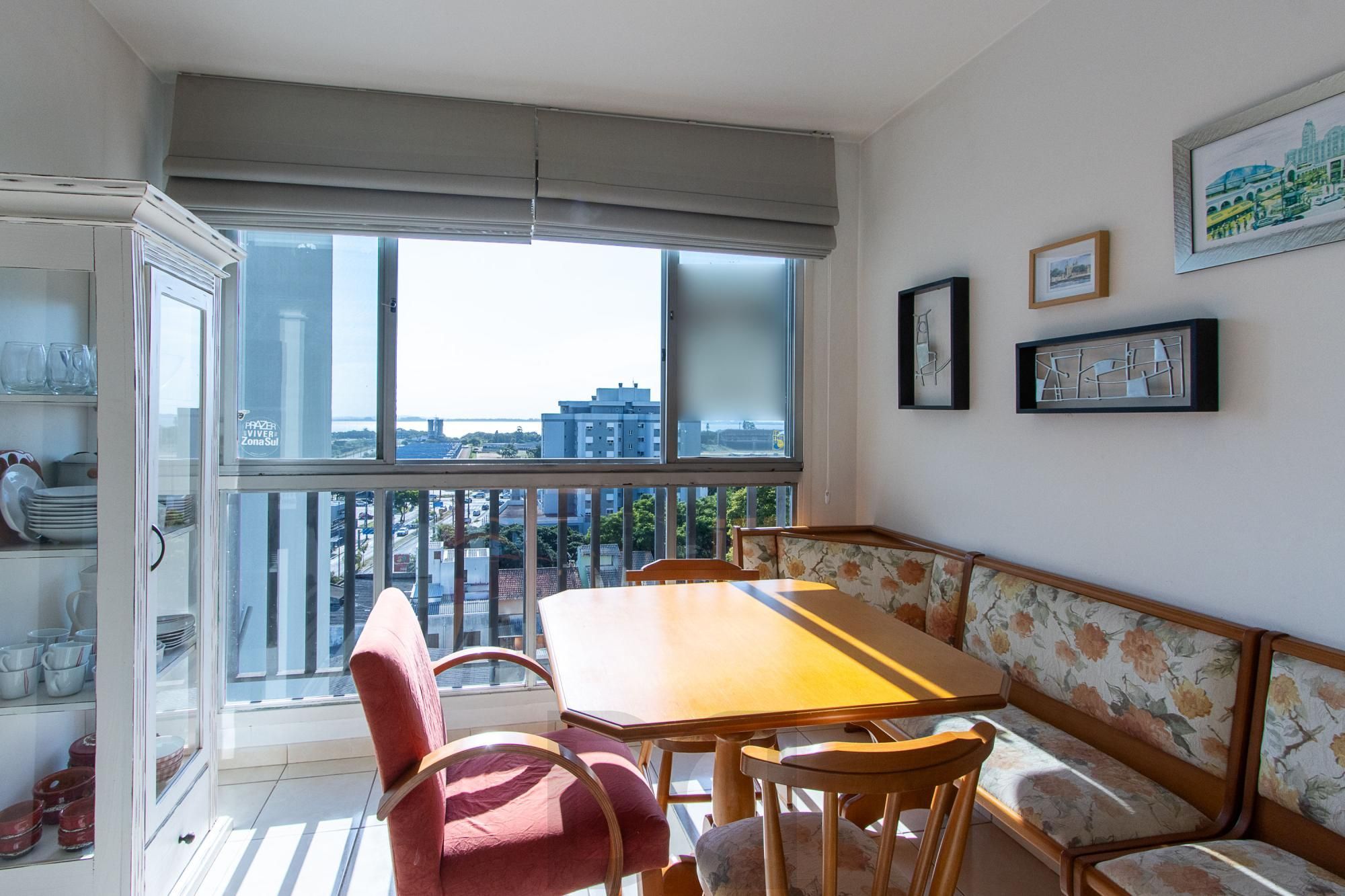Lindo apartamento locado, mobiliado, andar alto com vista para o Rio, 2 quartos - Bairro Cristal — foto 3